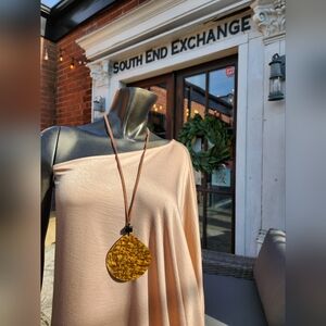 ✨️New to the Boutique! Adjustable Goldtone and Brown Necklace -Double-sided✨️